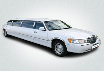 Прокат лімузина Lincoln Town Car на весілля у Львові