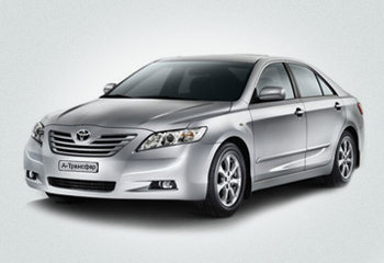 Замовлення авто Toyota Camry срібний на весілля у Львові